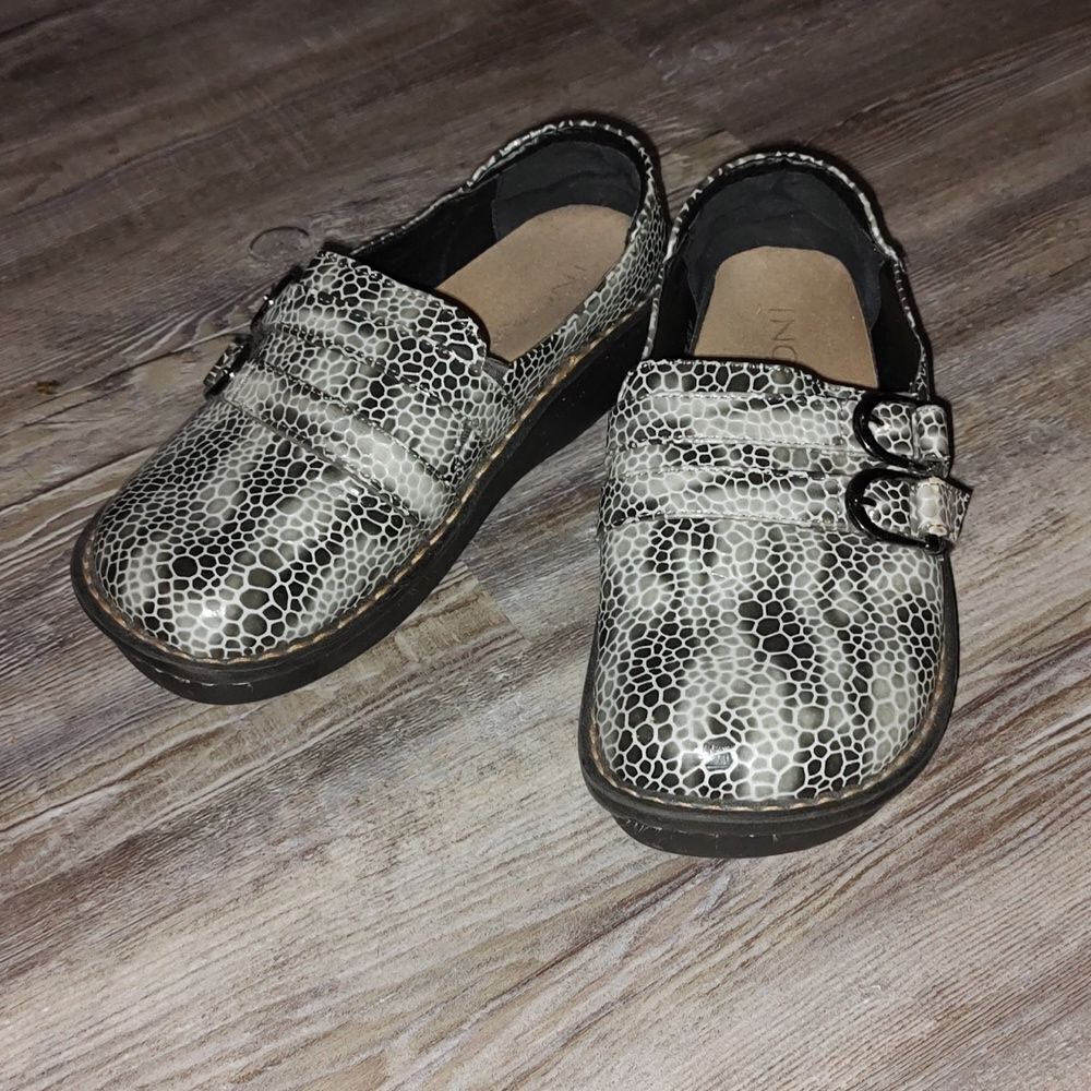 Ingaro Rome black white animal print clogs  Sz 6.5 EUC